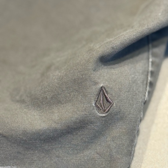 Volcom Taupe Shorts - Picture 5 of 6